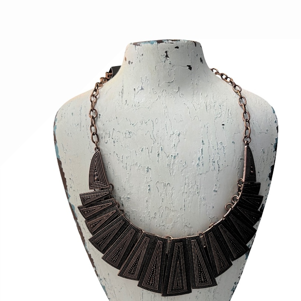Elegant Black Geometric Necklace